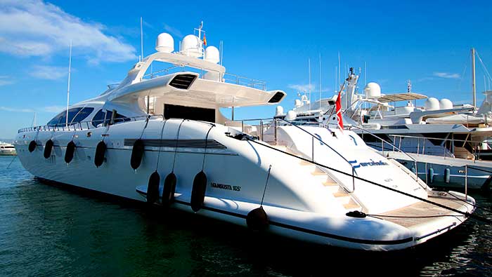 sky-and-sand-Marbella---barco-puerto-banus